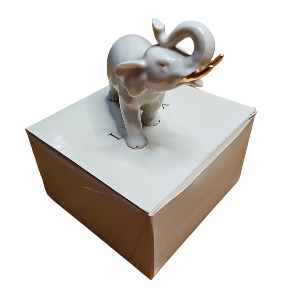 Vintage Lenox Porcelain Elephant Figurine With Gold Accents Rare Beige Gold - Picture 3 of 3